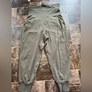 Size 14 super high rise align jogger in green
